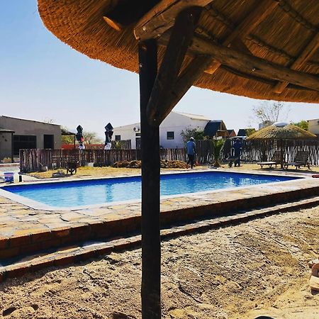 Issa Guesthouse Usakos エクステリア 写真