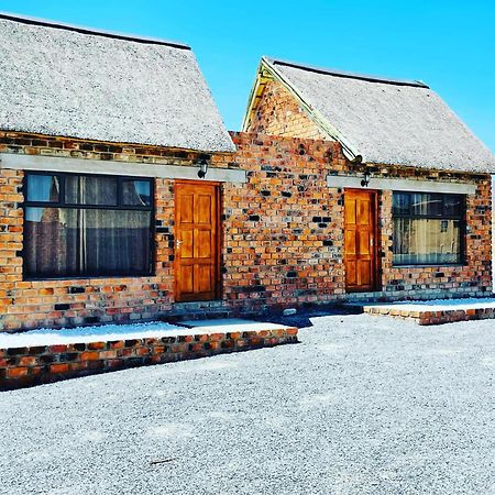 Issa Guesthouse Usakos エクステリア 写真